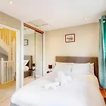 Lovely 1-Bed House With Private Garden