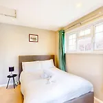 Lovely 1-Bed House With Private Garden