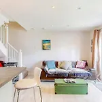 Lovely 1-Bed House With Private Garden