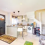Lovely 1-Bed House With Private Garden