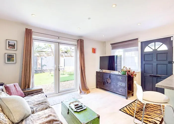 Lovely 1-Bed House With Private Garden