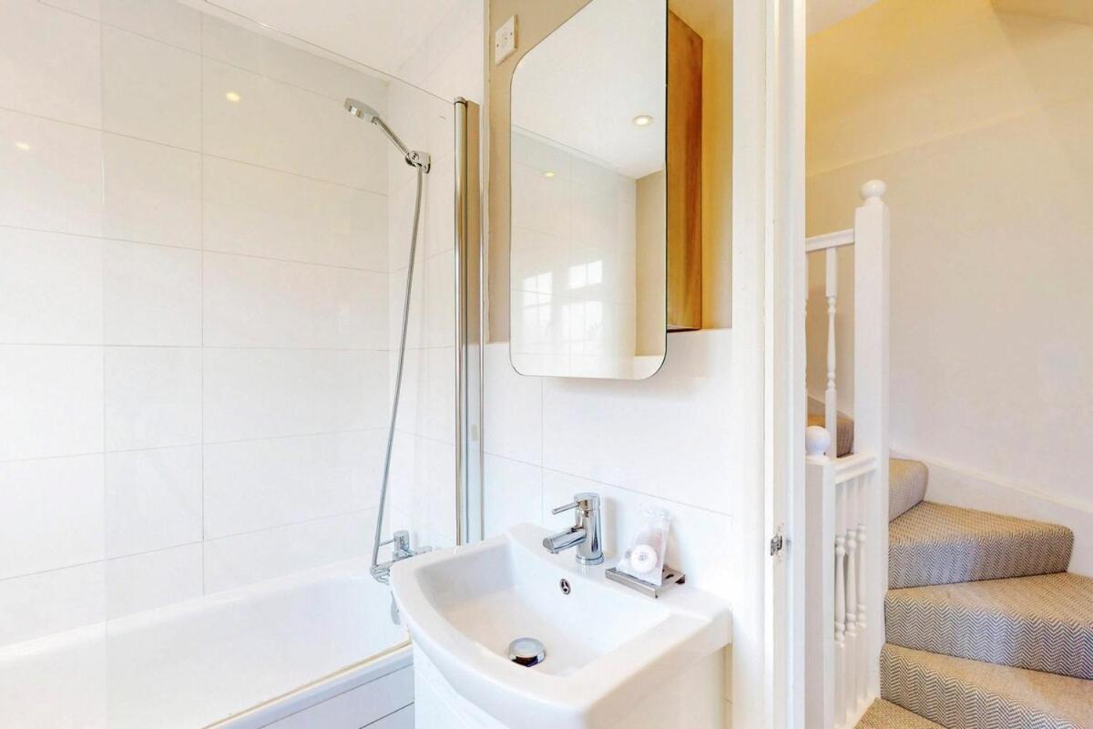 Appartement Lovely 1-bed House With Private Garden *